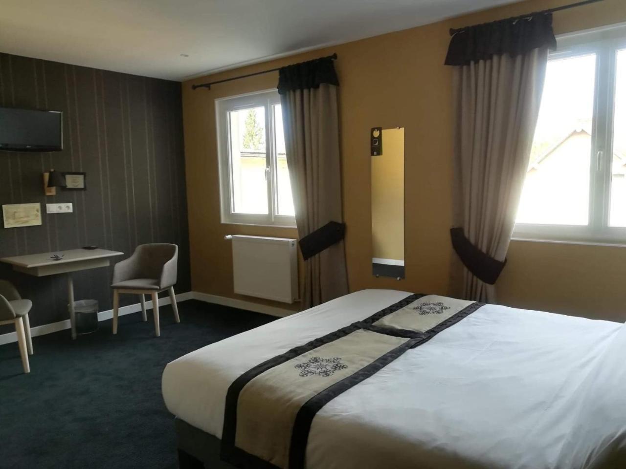 L'Auberge Du Port Des Roches Luche-Pringe Εξωτερικό φωτογραφία
